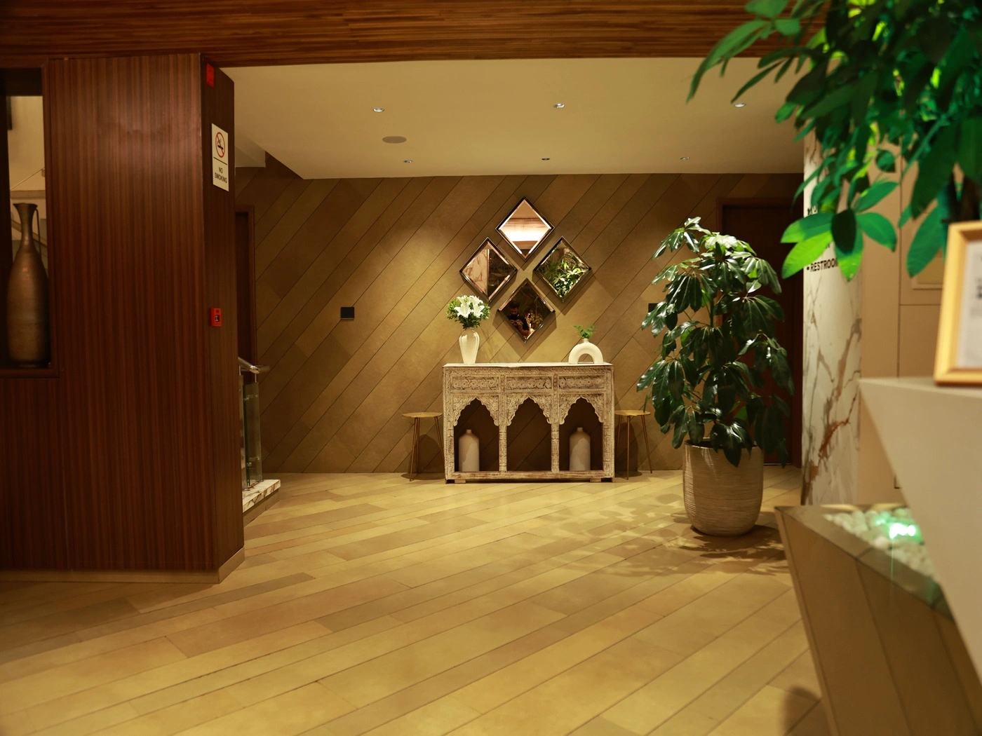Spacious room and private outdoor setting